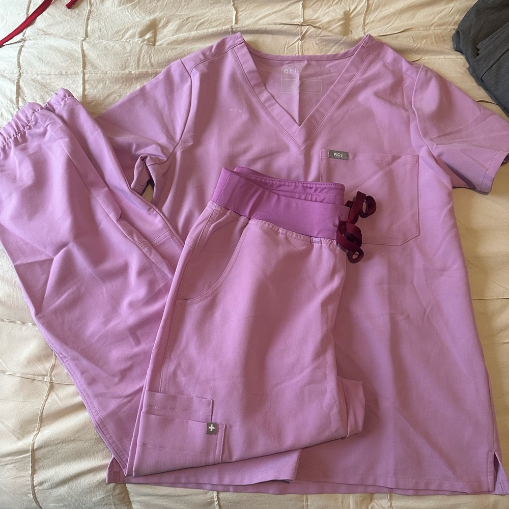 Figs Lavender Women's Scrub Set